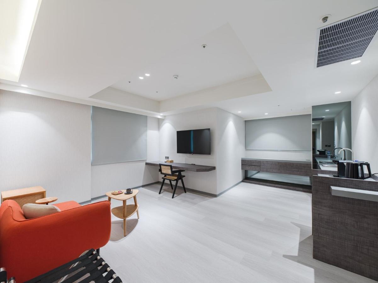Dahu Park Hotel Taipei Exterior photo